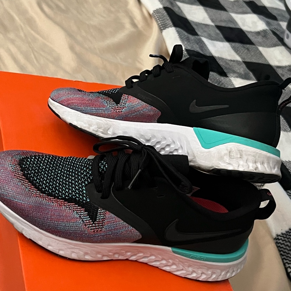 NIKE odyssey react 2 flyknit size 8.5 women